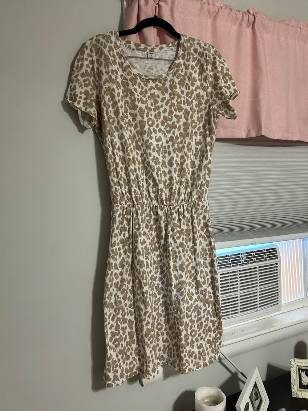 Old Navy Beige and White Leopard-Print Short Sleeve Dress Medium Tall